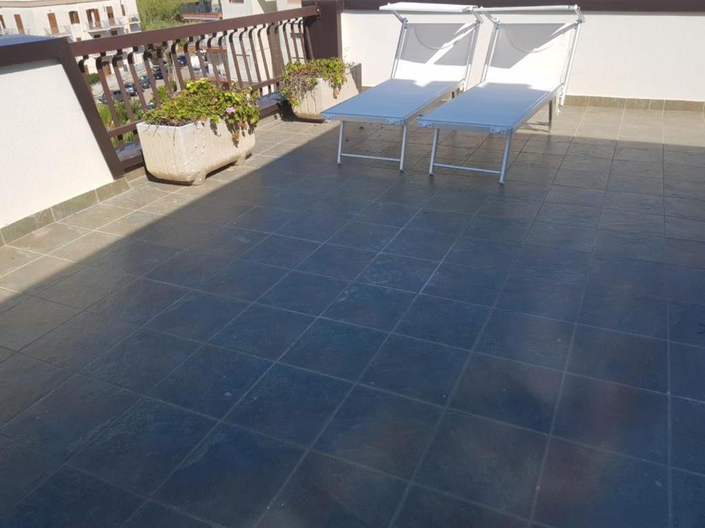 Suite Con Terrazzo Sul Mare E Discesa In Spiaggia A Gallipoli Exterior photo